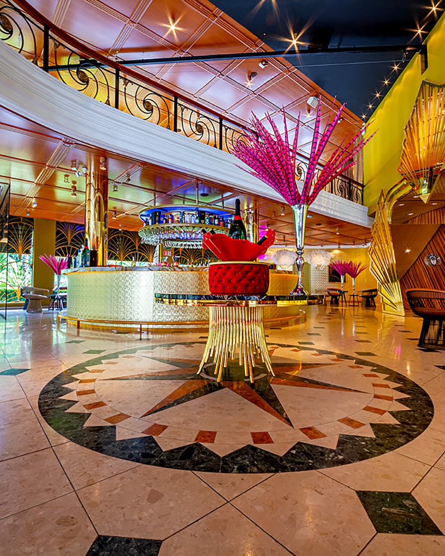 Hall do GATZZ com atmosfera elegante